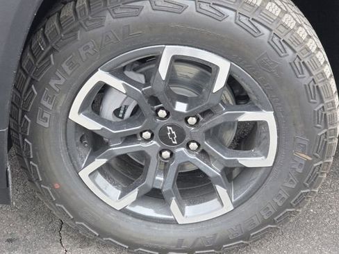 New 2026 Chevrolet Equinox ACTIV w/ Convenience Package III image 17