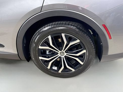 Used 2026 Toyota Crown AWD/4WD image 30
