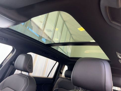 Certified 2023 Volkswagen Tiguan SEL R-Line image 16