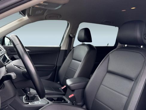Used 2019 Volkswagen Tiguan SE FWD image 21
