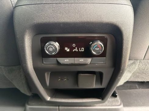 Certified 2025 Chevrolet Traverse LT w/ Driver Confidence Package FWD image 19