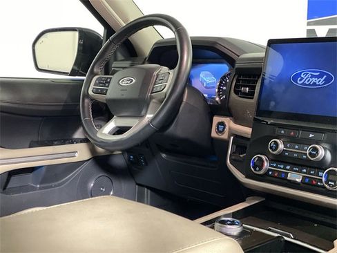 Used 2024 Ford Expedition Limited image 10