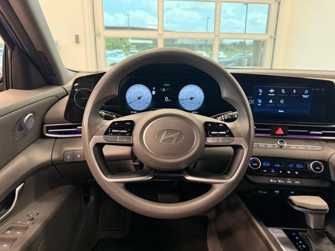 Used 2024 Hyundai Elantra SEL FWD image 16