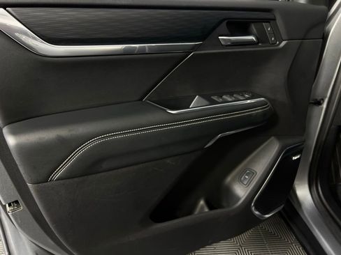 Used 2025 GMC Acadia Elevation image 27