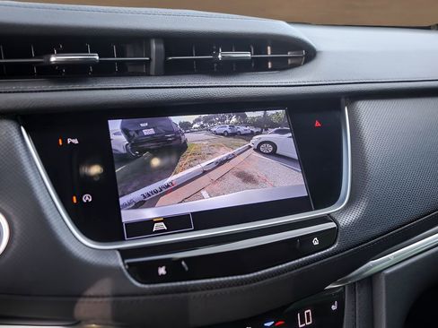 Used 2025 Cadillac XT5 Luxury w/ LPO, Floor Liner Package FWD image 17