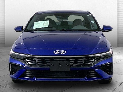 Used 2025 Hyundai Elantra SEL image 2