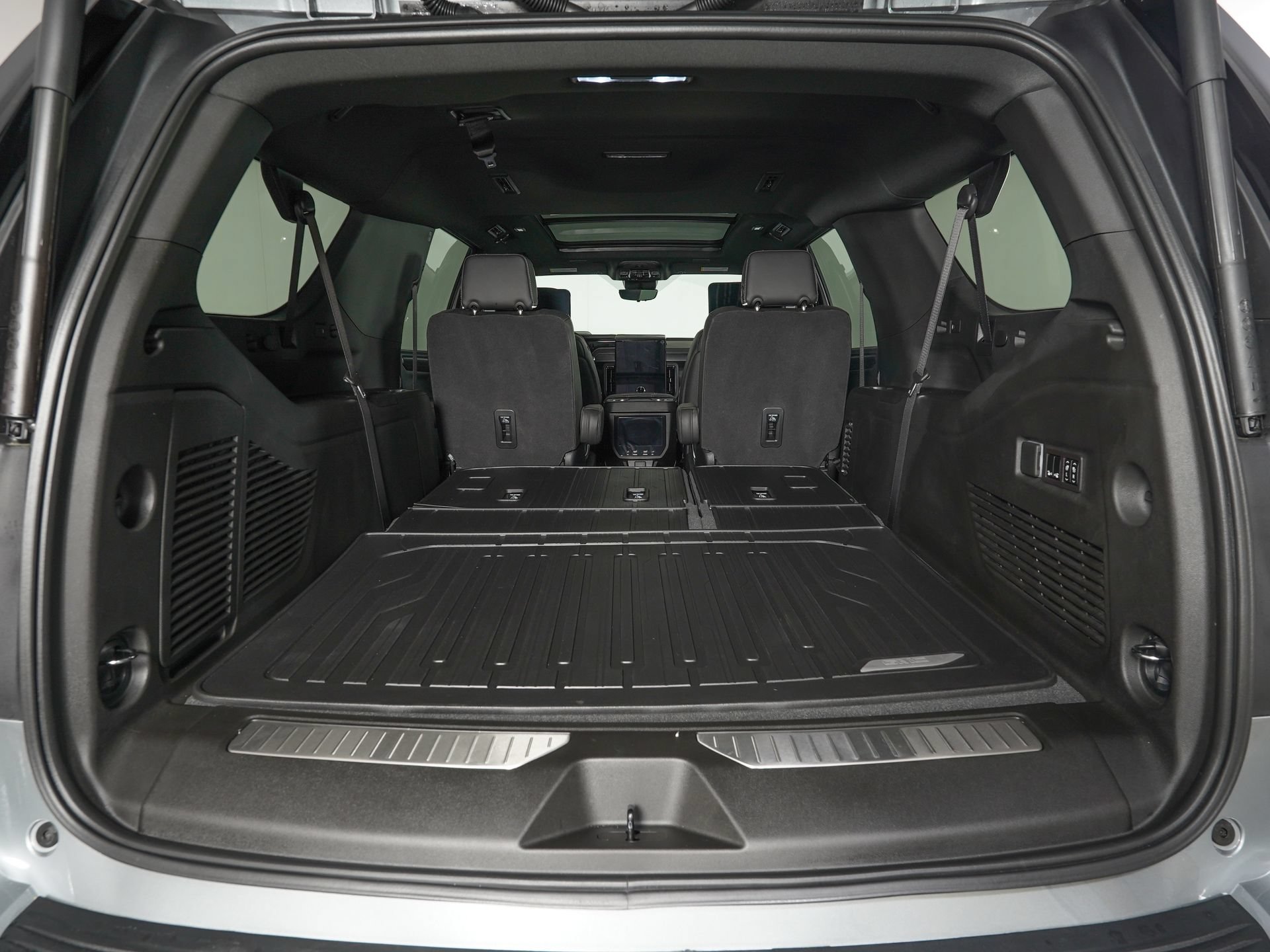 Used 2026 GMC Yukon XL AT4 Ultimate w/ LPO, Floor Liner Package AWD/4WD image 13