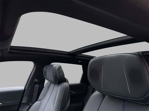 Used 2025 Cadillac Lyriq Luxury w/ LPO, Floor Liner Package image 22