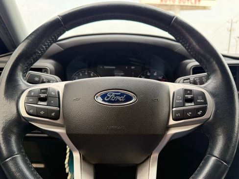 Used 2022 Ford Explorer XLT w/ Equipment Group 202A RWD image 9