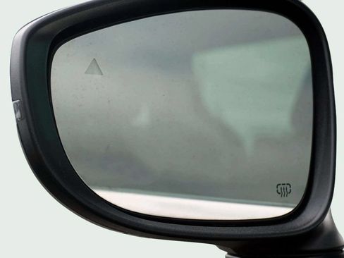 Used 2023 Chrysler Pacifica Touring-L FWD image 14