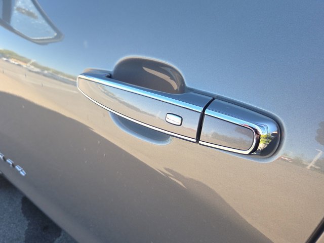 Used 2018 Chevrolet Equinox Premier FWD image 20