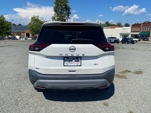 Used 2023 Nissan Rogue SV FWD image 4