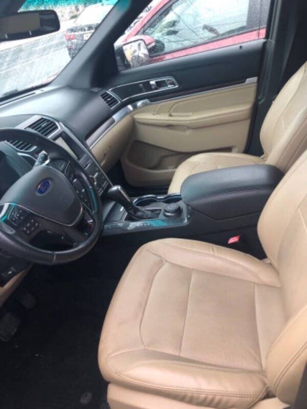 Used 2016 Ford Explorer Limited w/ Equipment Group 301A AWD/4WD image 5