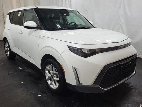 Used 2024 Kia Soul LX w/ Option Group 015 FWD image 5
