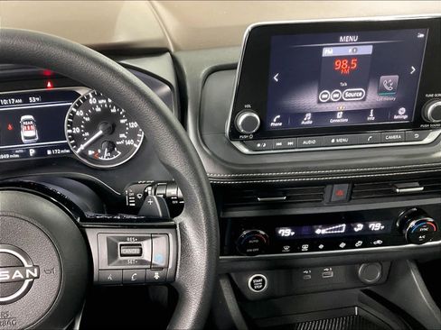 Used 2023 Nissan Rogue SV image 19