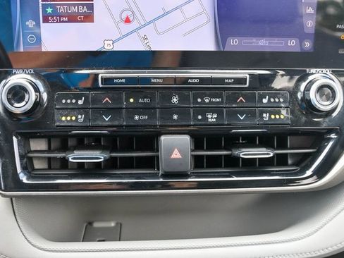 Used 2021 Toyota Highlander Limited image 31