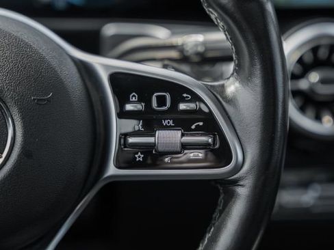 Used 2022 Mercedes-Benz GLB 250 4MATIC w/ Premium Package Lite image 27