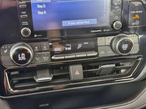Used 2022 Toyota Highlander XSE FWD image 24