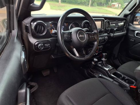 Used 2020 Jeep Gladiator Sport w/ Cold Weather Group AWD/4WD image 4