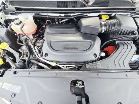 Used 2024 Chrysler Pacifica Touring-L image 21