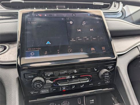 Used 2023 Jeep Grand Cherokee 4WD 4xe image 30