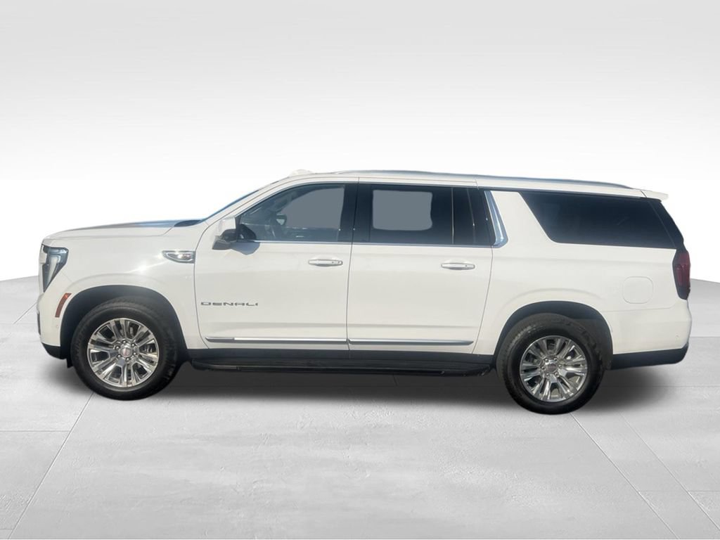 Used 2025 GMC Yukon XL Denali AWD/4WD image 3