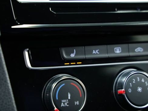 Used 2019 Volkswagen Golf 4-Door image 19