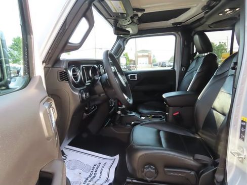 Used 2023 Jeep Wrangler Unlimited Sahara AWD/4WD image 18