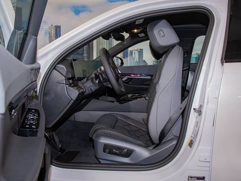 New 2026 BMW 550e xDrive w/ Executive Package image 20