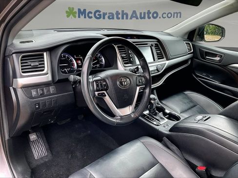 Used 2019 Toyota Highlander XLE AWD/4WD image 21