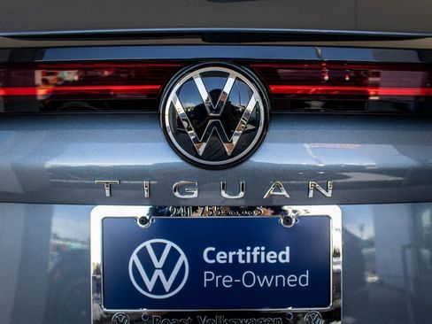 Certified 2025 Volkswagen Tiguan SE image 16
