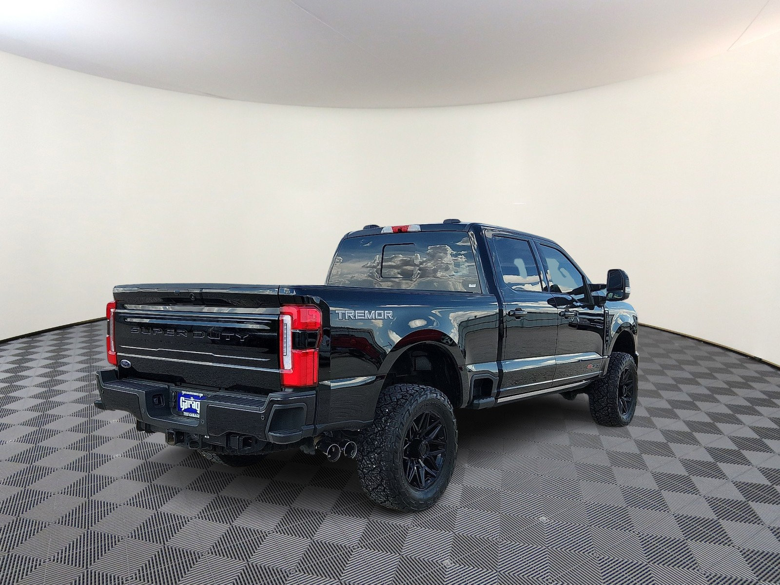 Used 2025 Ford F250 Platinum w/ Tremor Off-Road Package AWD/4WD image 4