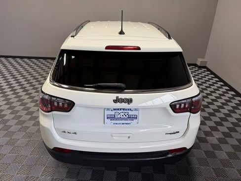Used 2020 Jeep Compass Latitude w/ Cold Weather Group AWD/4WD image 11