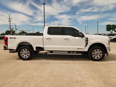 Used 2024 Ford F250 Lariat w/ Chrome Package AWD/4WD image 7