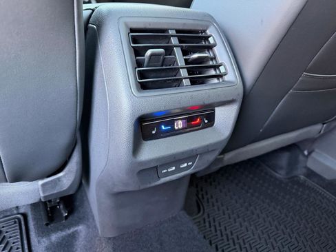 Used 2025 Volkswagen Tiguan SEL R-Line image 19