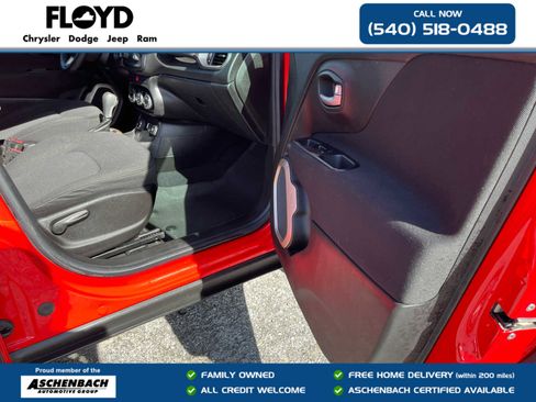 Used 2017 Jeep Renegade Latitude w/ Popular Equipment Group AWD/4WD image 31