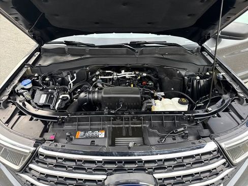 Used 2023 Ford Explorer XLT AWD/4WD image 22
