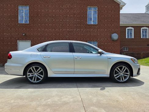 Used 2017 Volkswagen Passat 1.8T R-Line image 4
