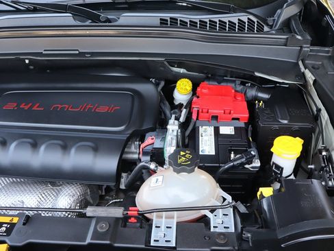 Used 2020 Jeep Renegade Latitude FWD image 39