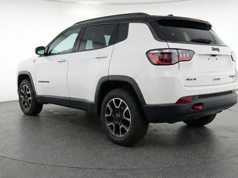 Used 2025 Jeep Compass Trailhawk AWD/4WD image 6