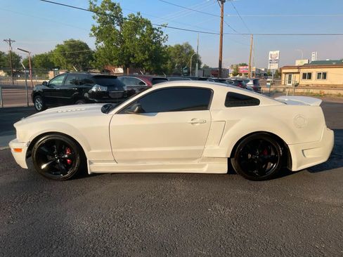 Used 2009 Ford Mustang GT Premium RWD image 5