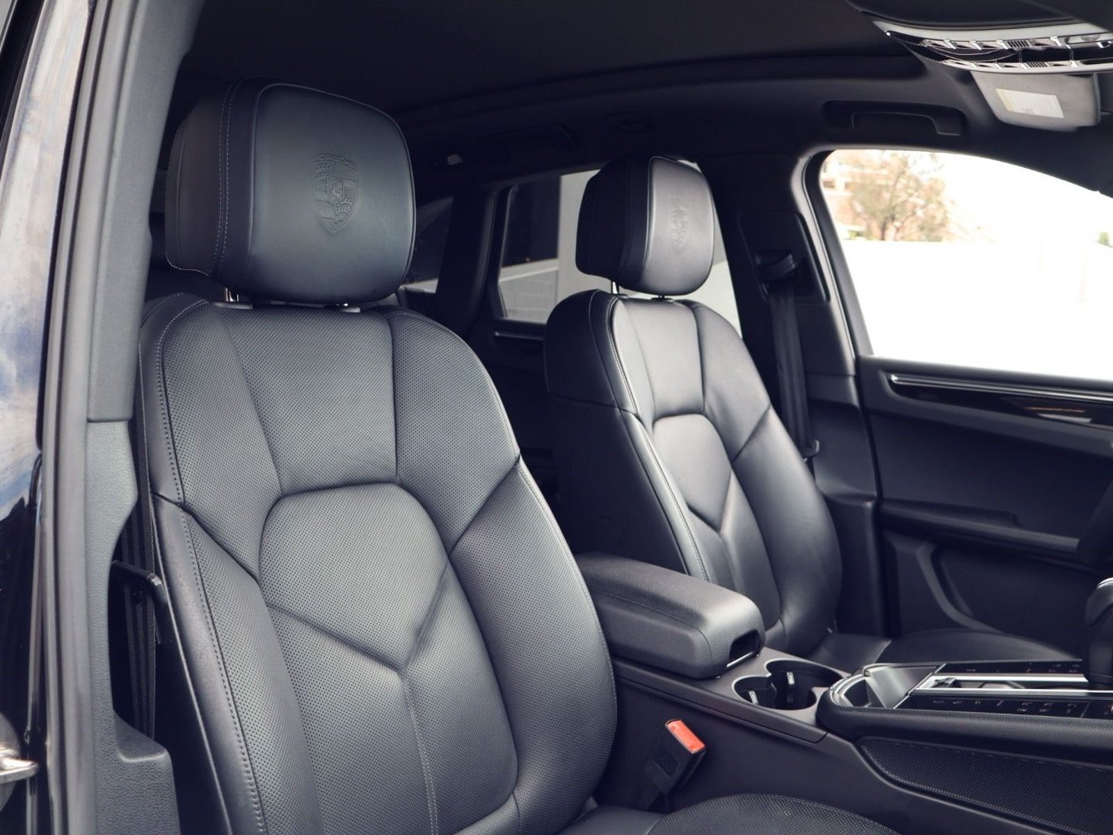 Certified 2025 Porsche Macan w/ Premium Package Plus AWD/4WD image 22