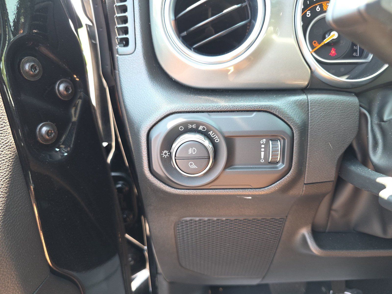 Used 2023 Jeep Gladiator Overland AWD/4WD image 32