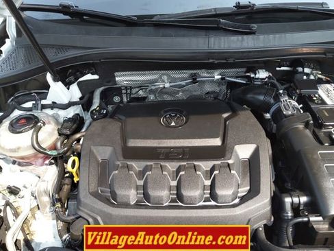 Used 2021 Volkswagen Tiguan SE image 49