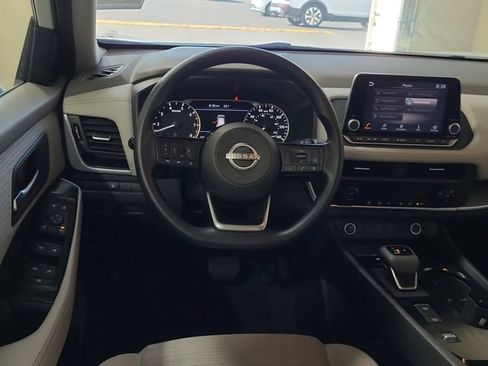 Used 2023 Nissan Rogue SV FWD image 9