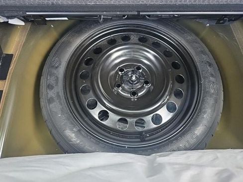 Used 2023 Ford Explorer XLT w/ Equipment Group 202A AWD/4WD image 27