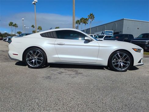 Used 2017 Ford Mustang Premium image 3
