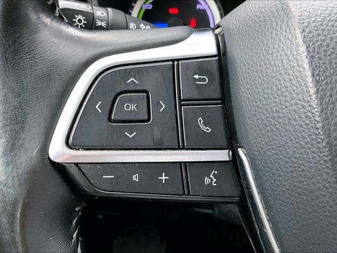 Used 2020 Toyota Highlander LE FWD image 21