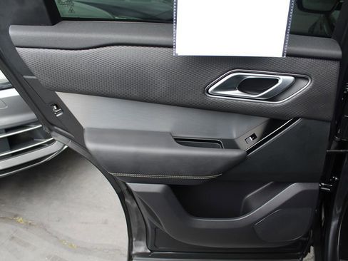 Used 2021 Land Rover Range Rover Velar R-Dynamic S image 25