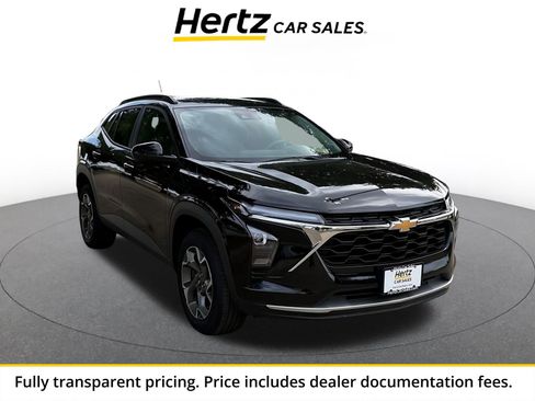Used 2025 Chevrolet Trax LT FWD image 1